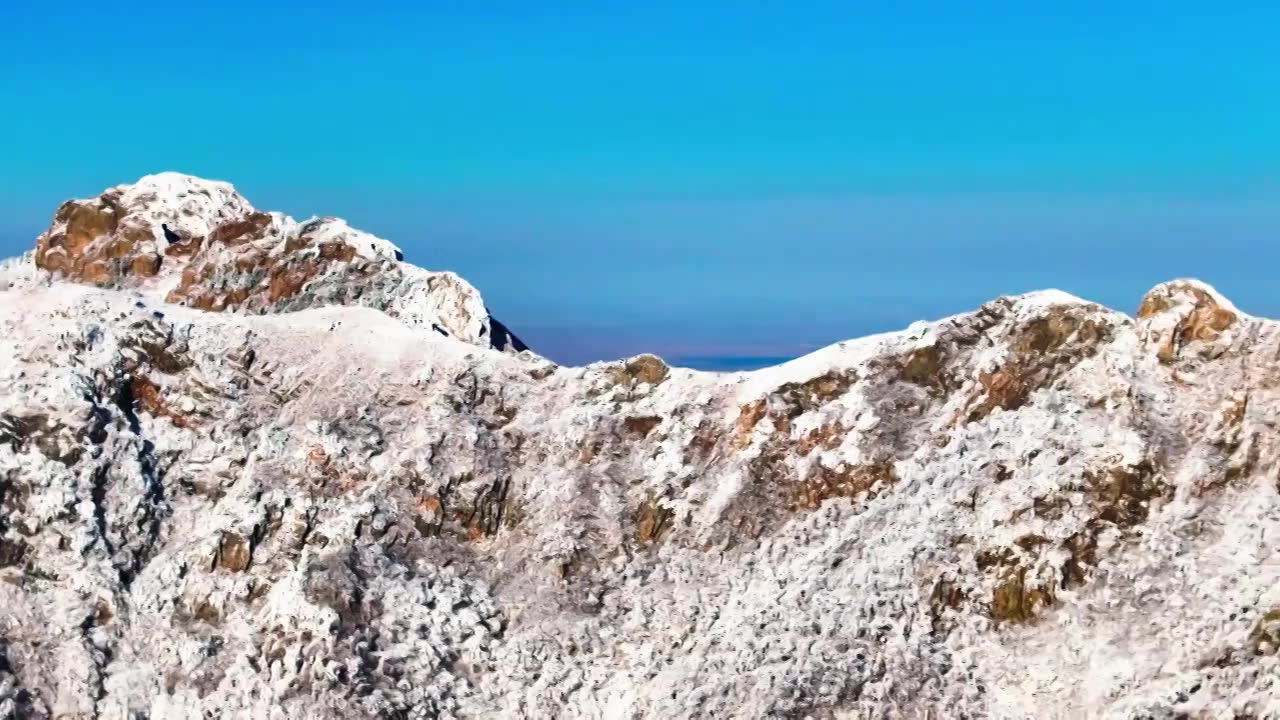 下雪后的五莲县马耳山风光视频下载