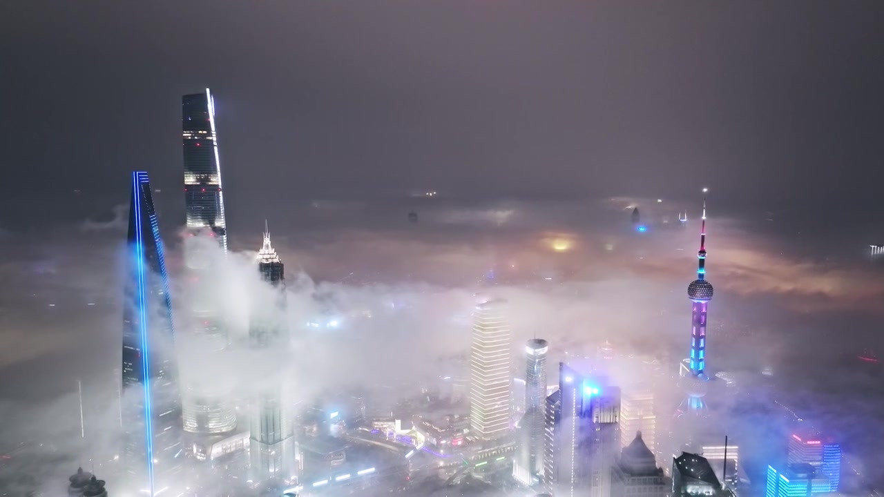 4K上海夜景云上航拍视频素材