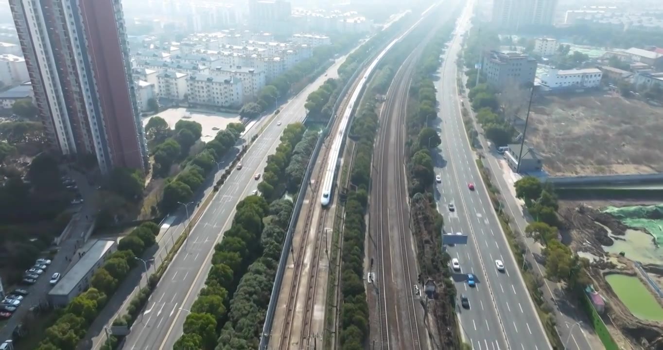 江苏省无锡市火车站京沪铁路高铁进站出站画面视频素材