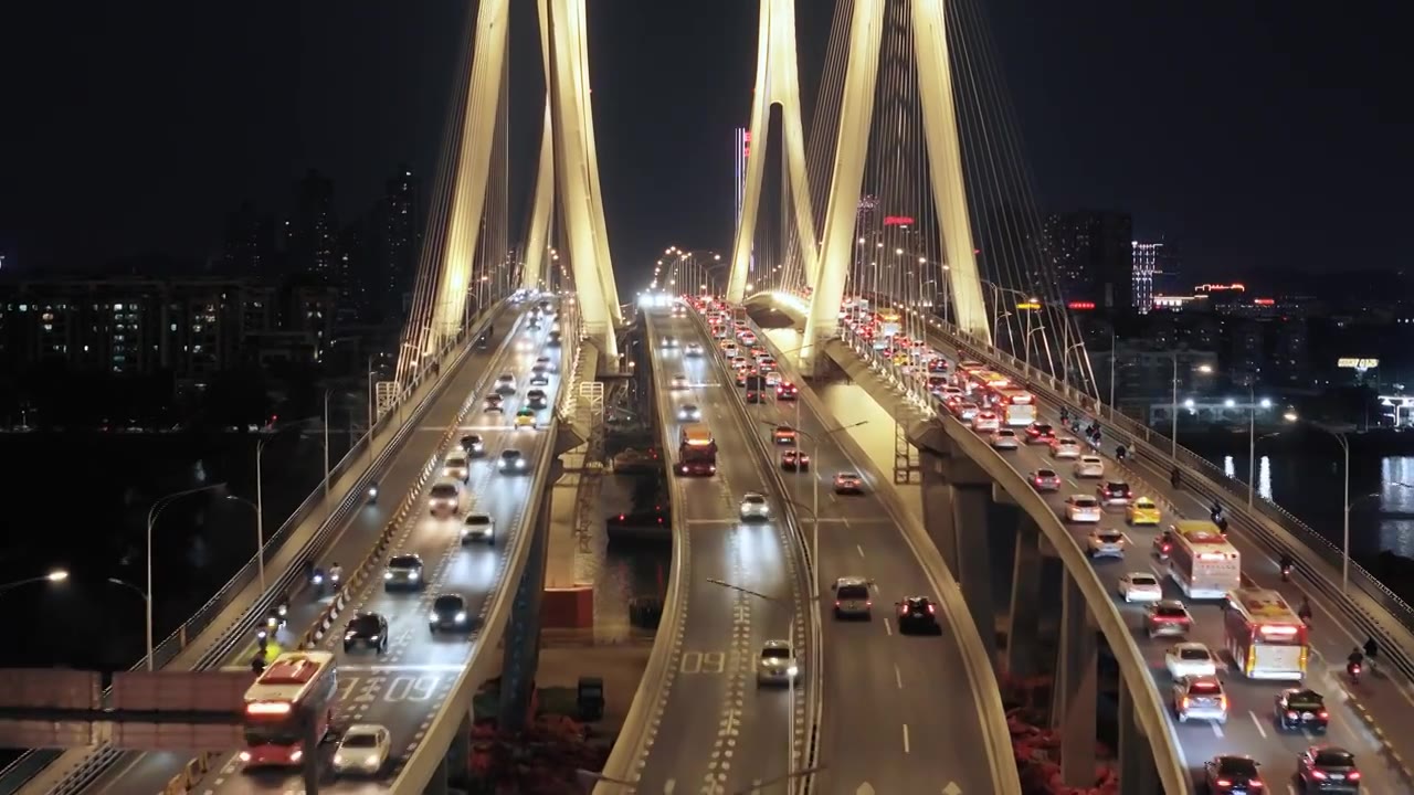 广州洛溪大桥晚高峰夜景车流航拍视频素材