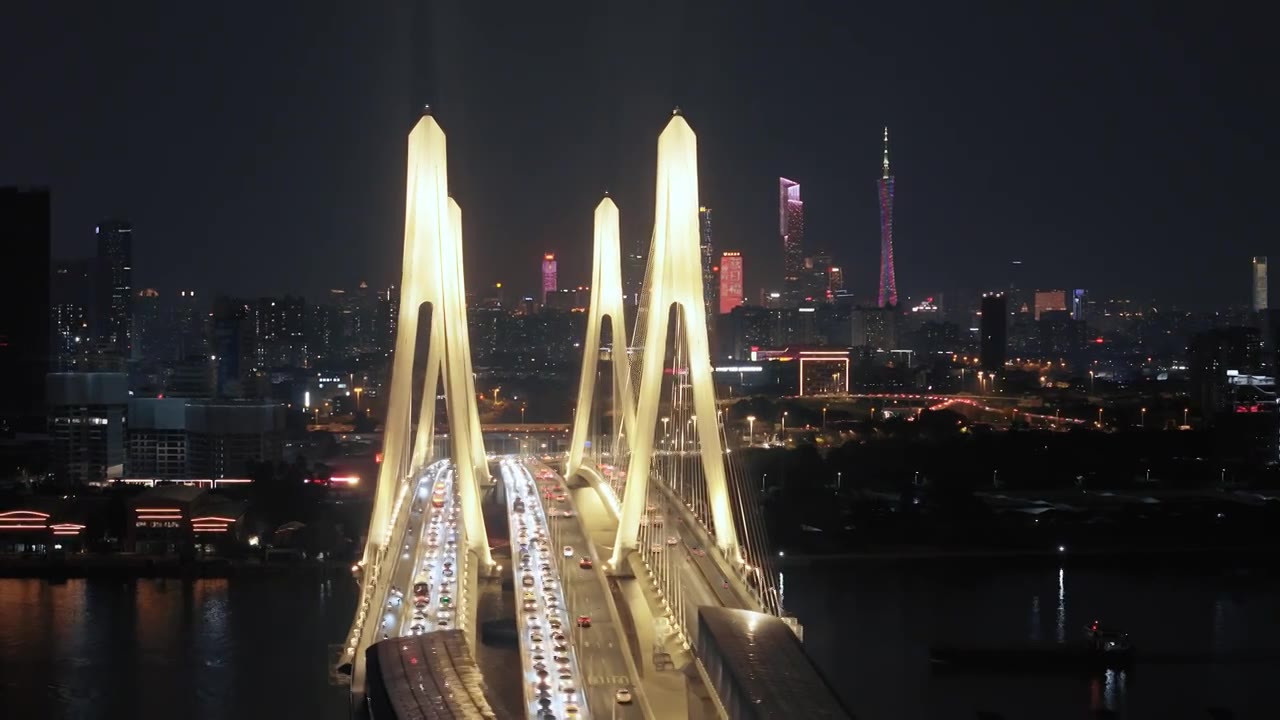 广州洛溪大桥晚高峰夜景车流航拍视频素材