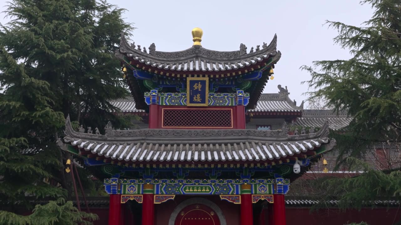 西安广仁寺雪中寺庙古建筑钟楼视频素材