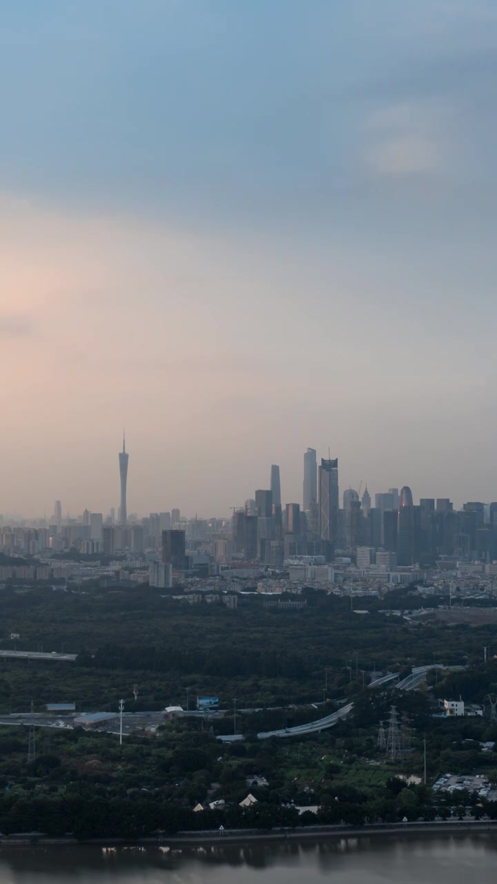 广州珠江新城与琶洲CBD的日落视频素材