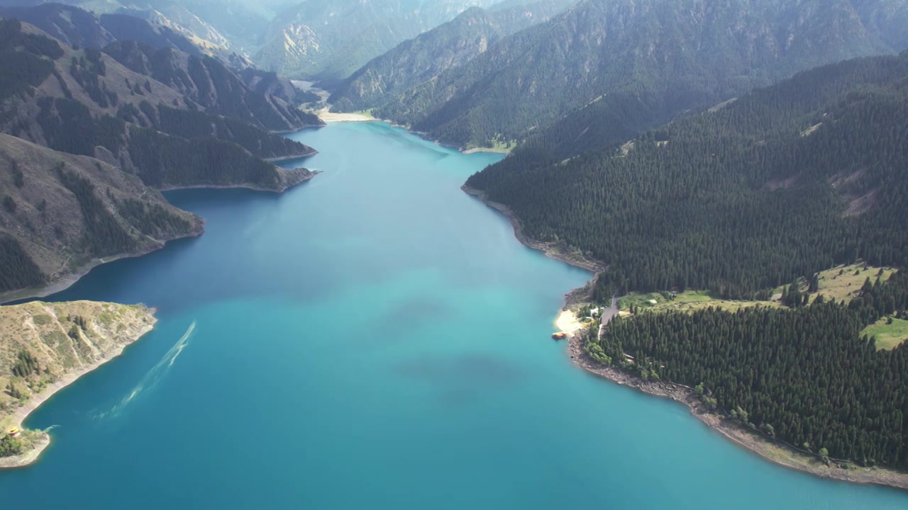 航拍新疆博格达峰下5A级天山天池自然风景视频素材