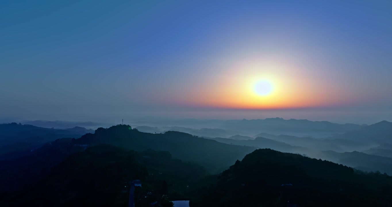 四川 成都 蒲江 长秋山 大好河山 日出 金光 云海 山峦视频下载