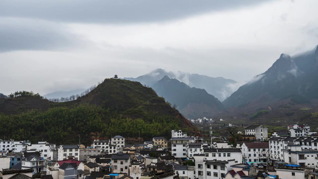 绩溪家朋乡村雨后云雾美景，安徽宣城视频素材