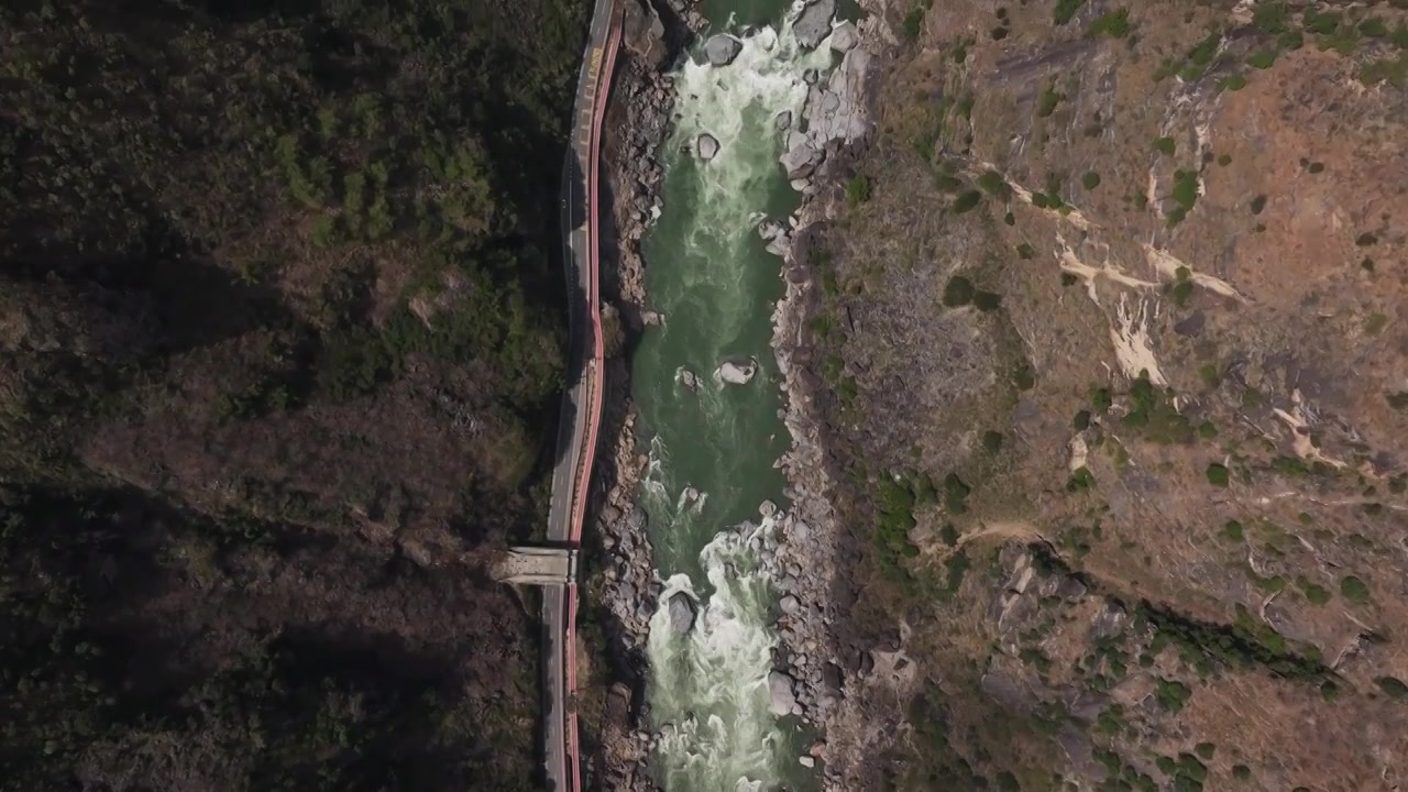 云南怒江大峡谷激流老虎跳视频素材