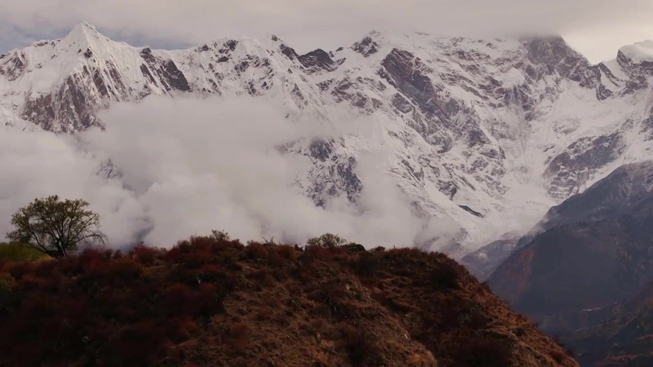 中国西藏南迦巴瓦雪山日落航拍视频素材