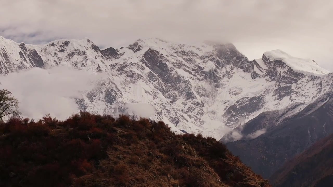 中国西藏南迦巴瓦雪山日落航拍视频素材