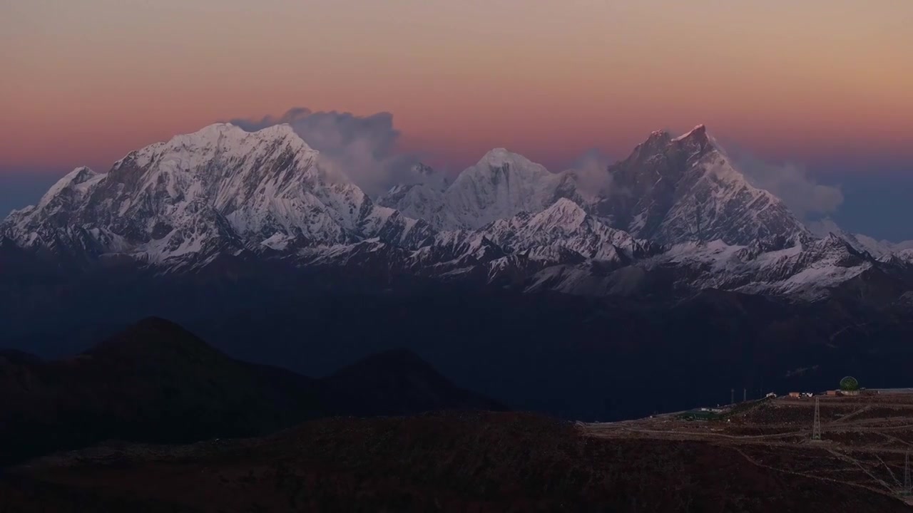 中国西藏南迦巴瓦雪山日落航拍视频素材