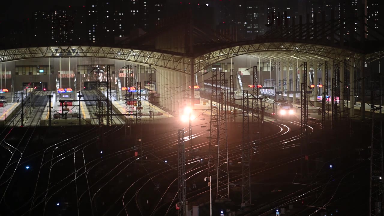 亚洲中国河南省郑州市火车站夜景视频素材