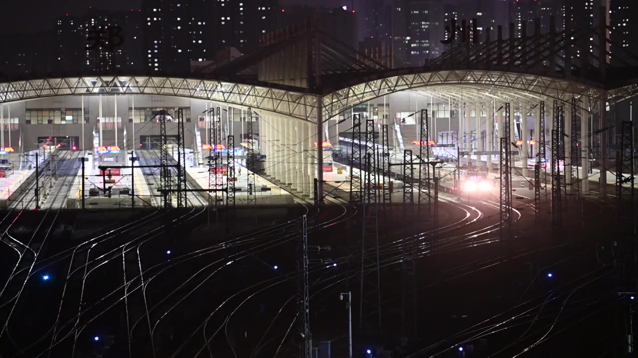 亚洲中国河南省郑州市火车站夜景视频下载