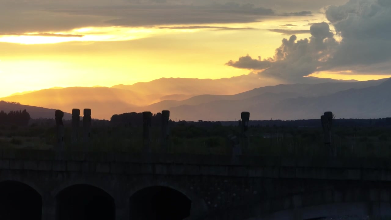 新疆伊犁晚霞 夕阳 落日 河流视频素材