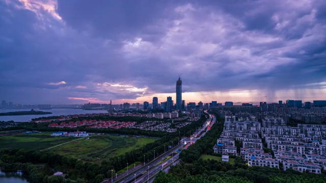 国金中心暴风雨晚霞视频素材