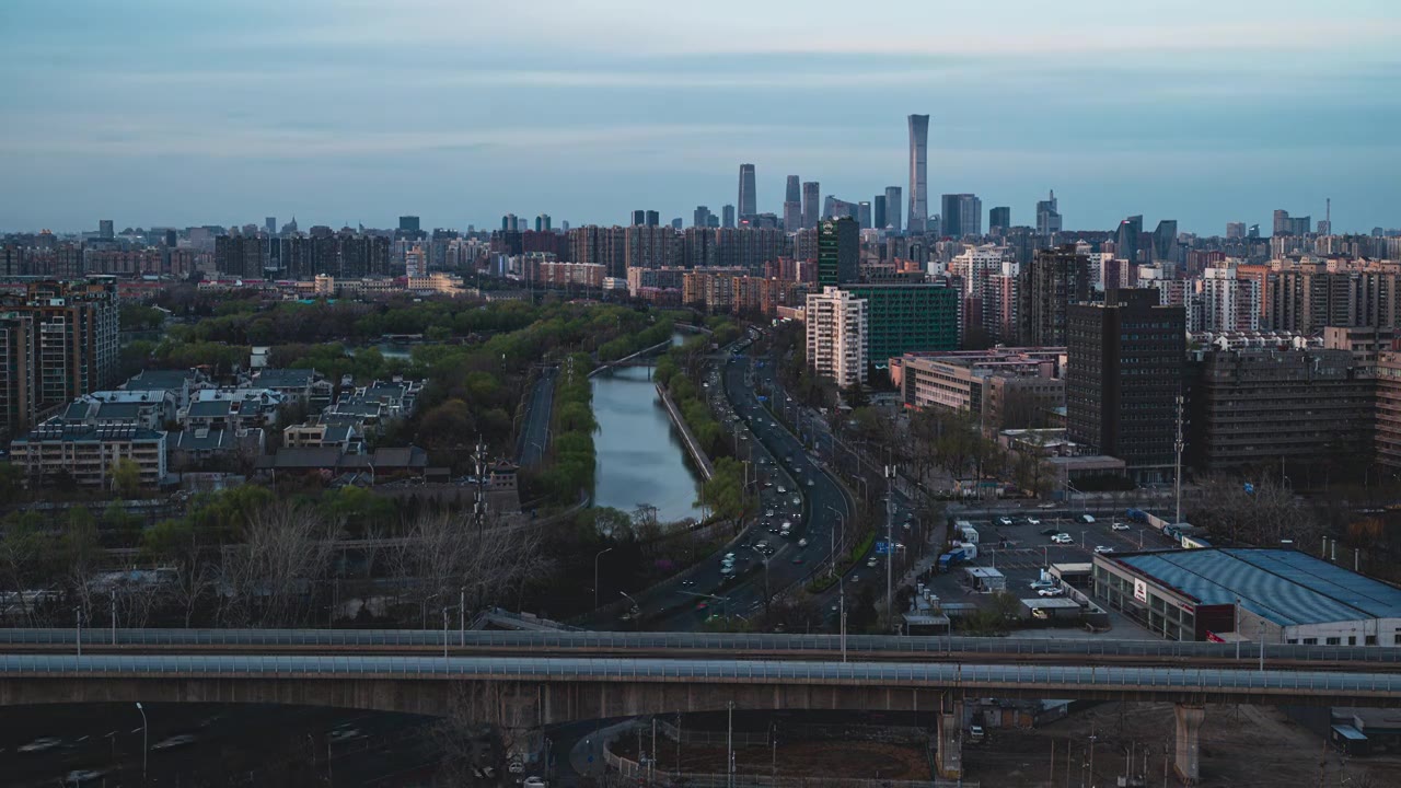 左安门角楼与中国尊同框夜景延时视频素材