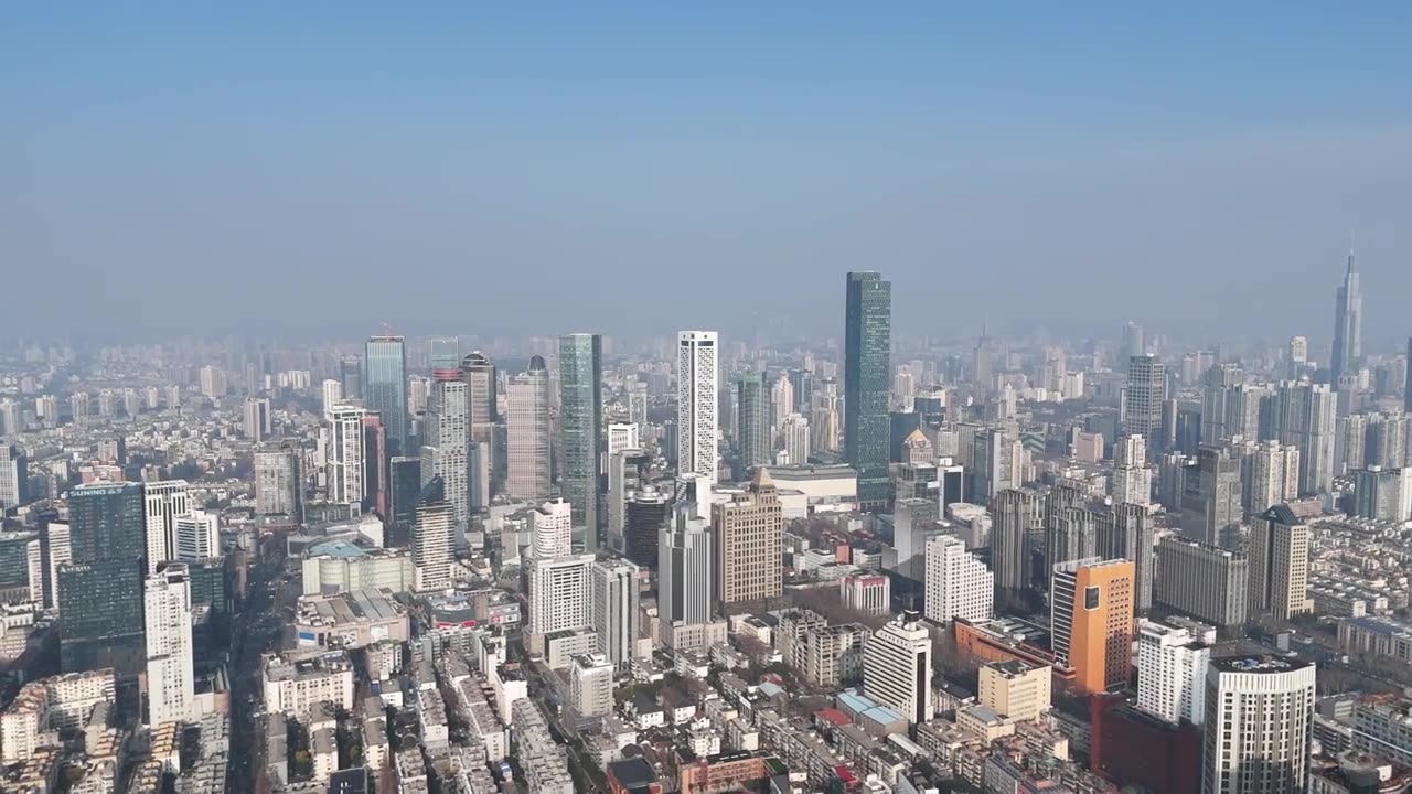 中国江苏南京新街口紫峰大厦和城市天际线夜景视频素材