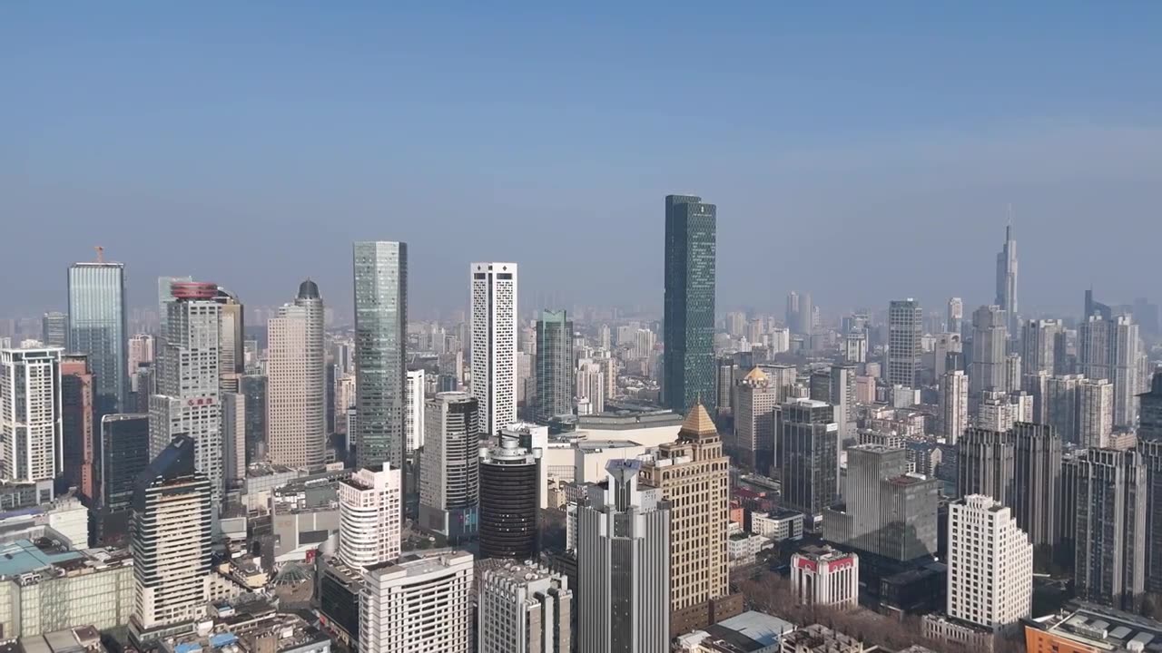 中国江苏南京新街口紫峰大厦和城市天际线夜景视频下载