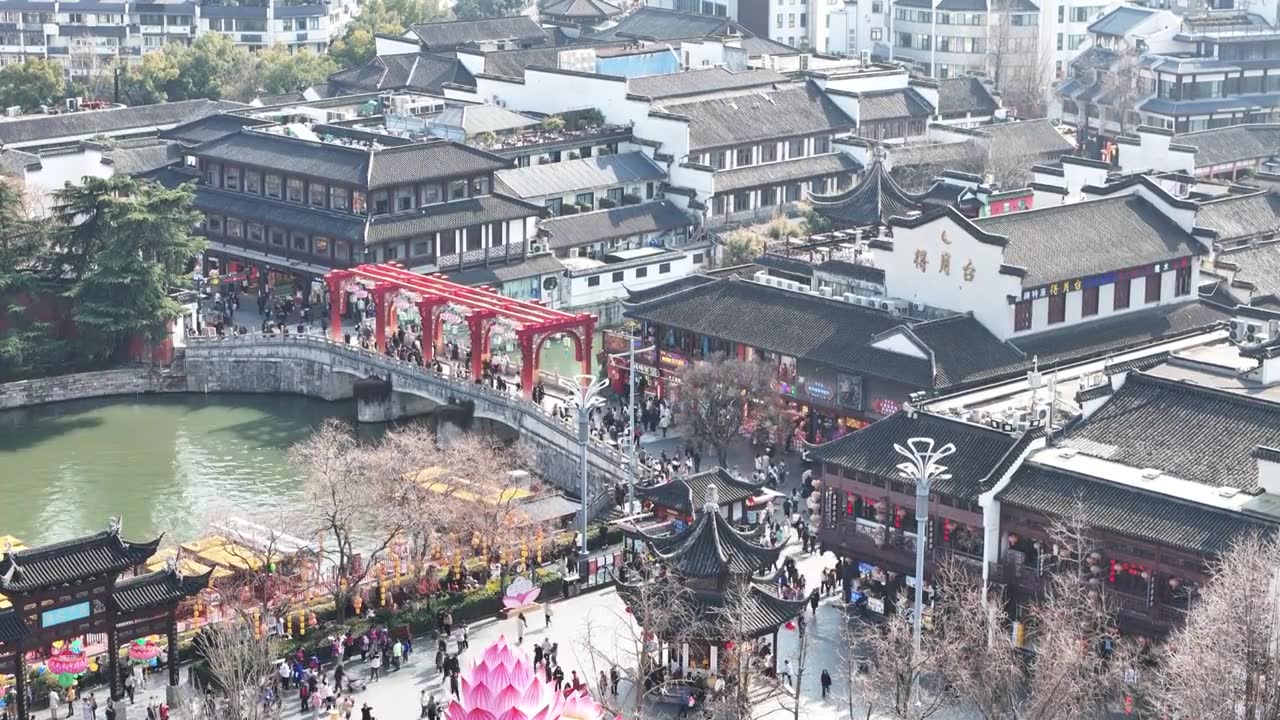 中国江苏南京新街口紫峰大厦和城市天际线夜景视频素材