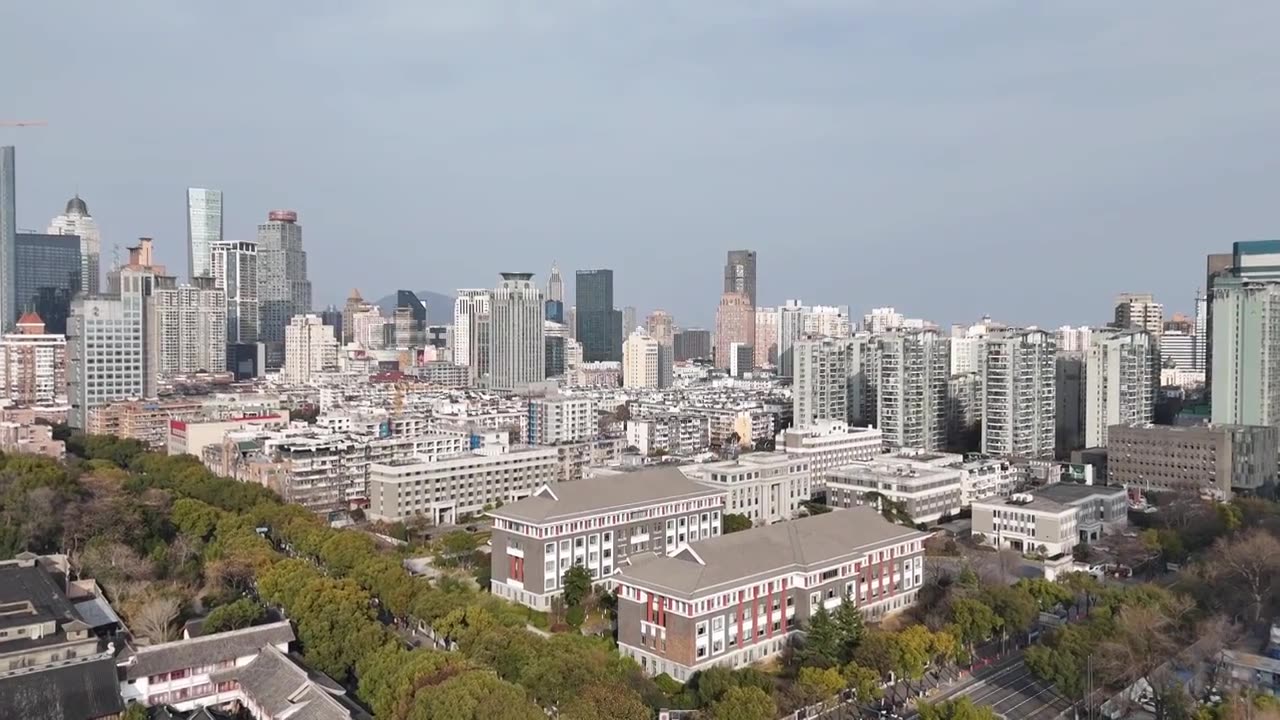 中国江苏南京新街口紫峰大厦和城市天际线夜景视频下载