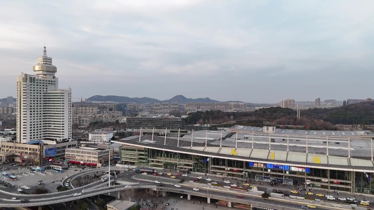 中国江苏南京新街口紫峰大厦和城市天际线夜景视频下载