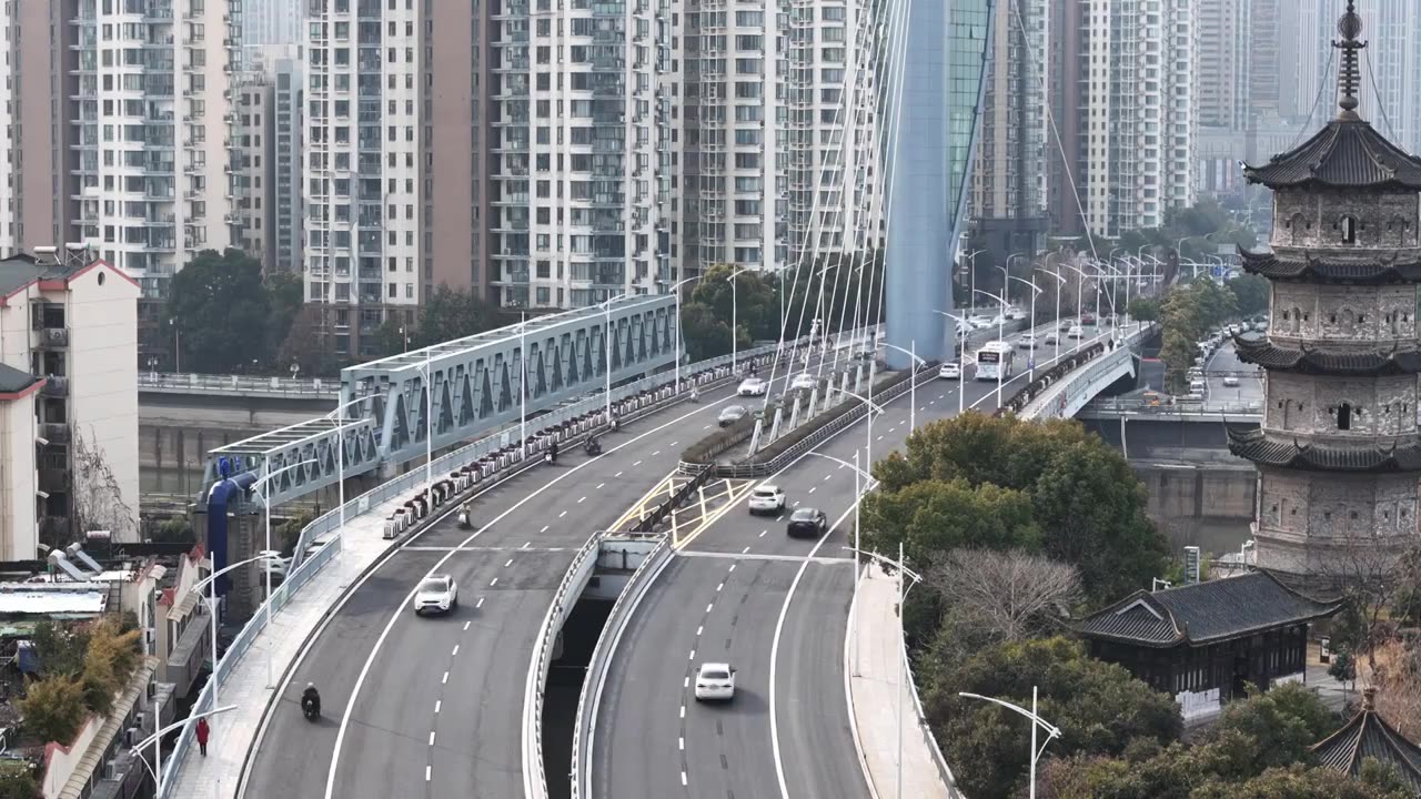 安徽省芜湖市长江沿岸城市风光全景图视频下载