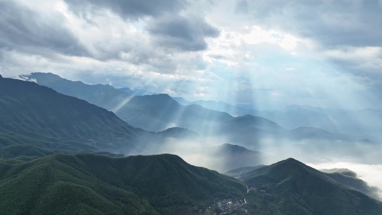 万物皆有裂痕，那是光照进来的地方视频素材