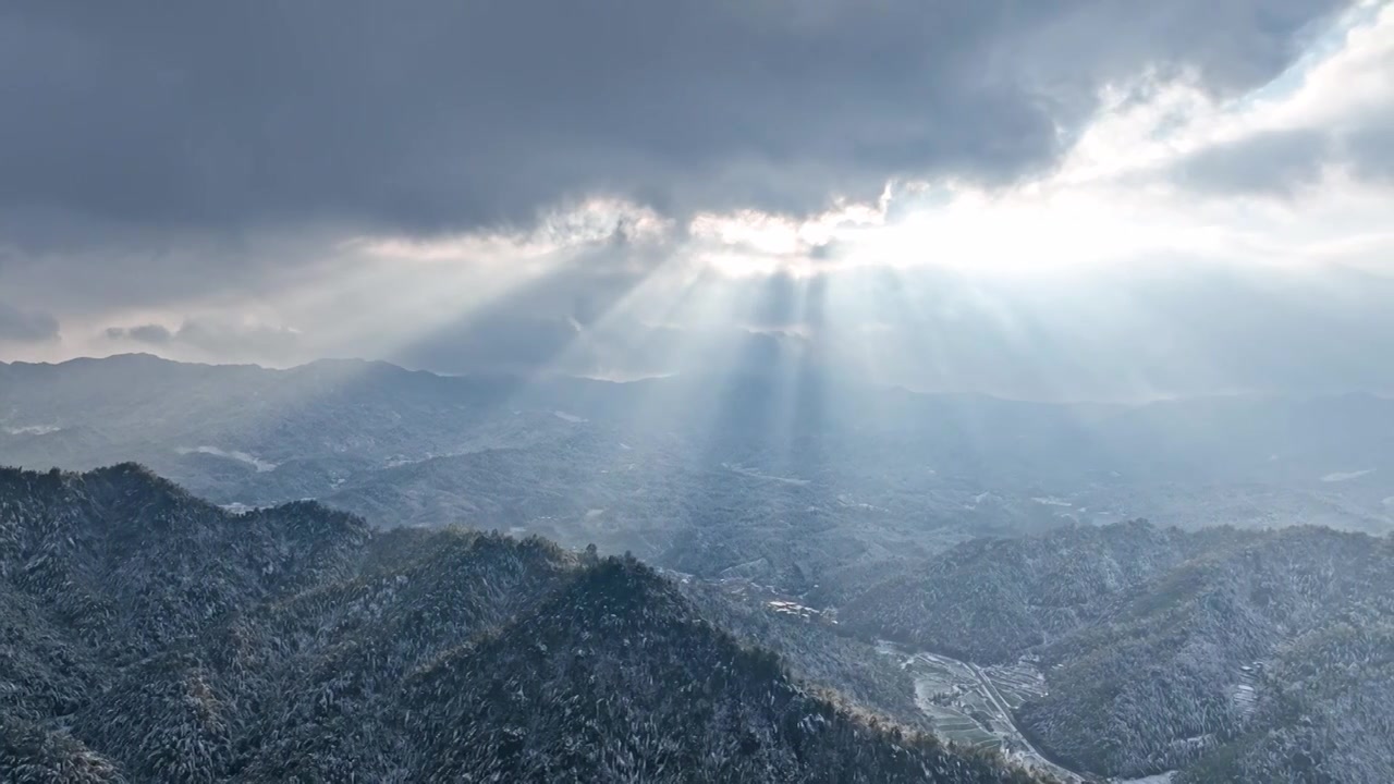 雪后的丁达尔光视频素材