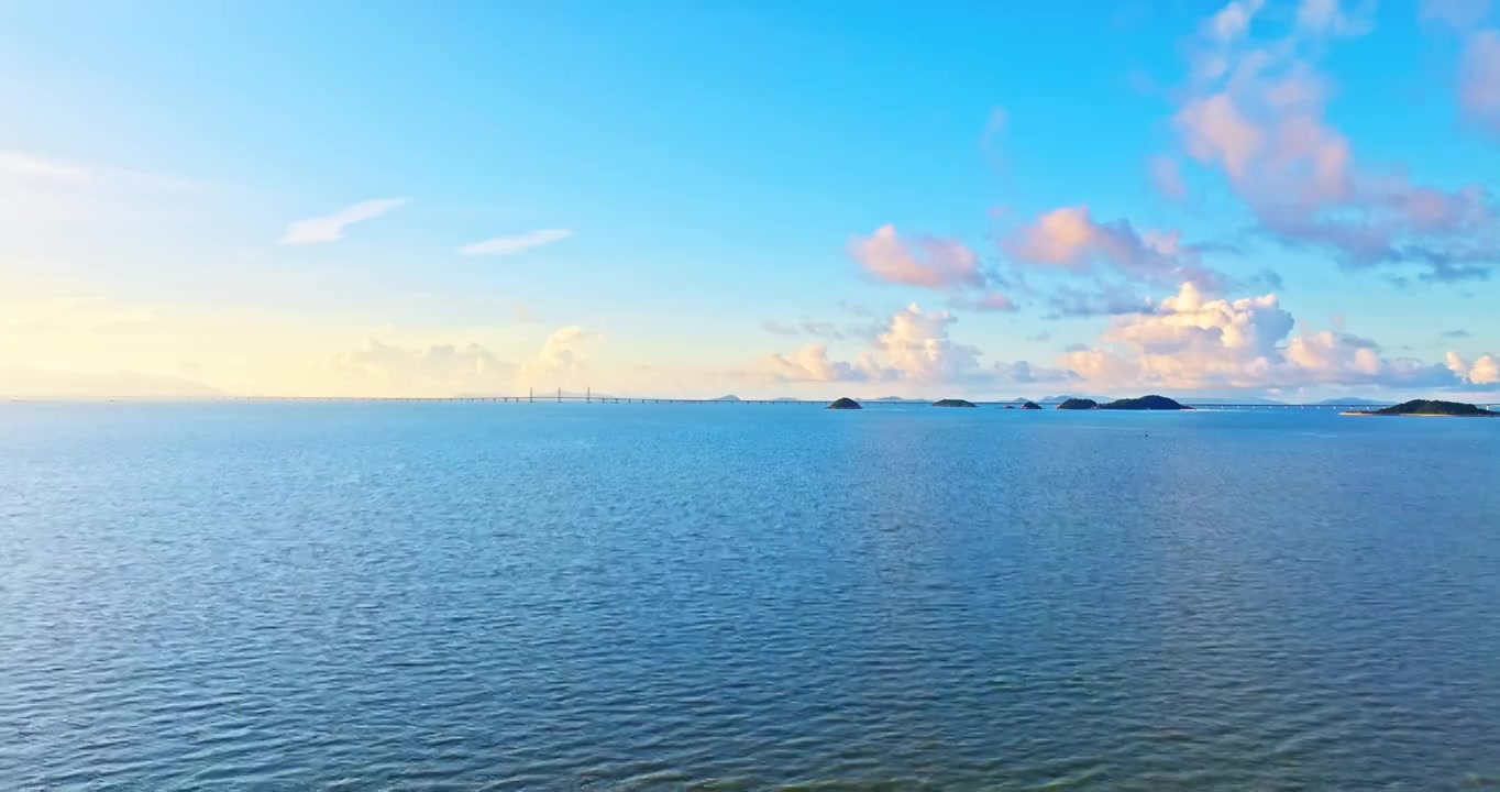 空中向前拍摄海洋自然风光在日出视频素材