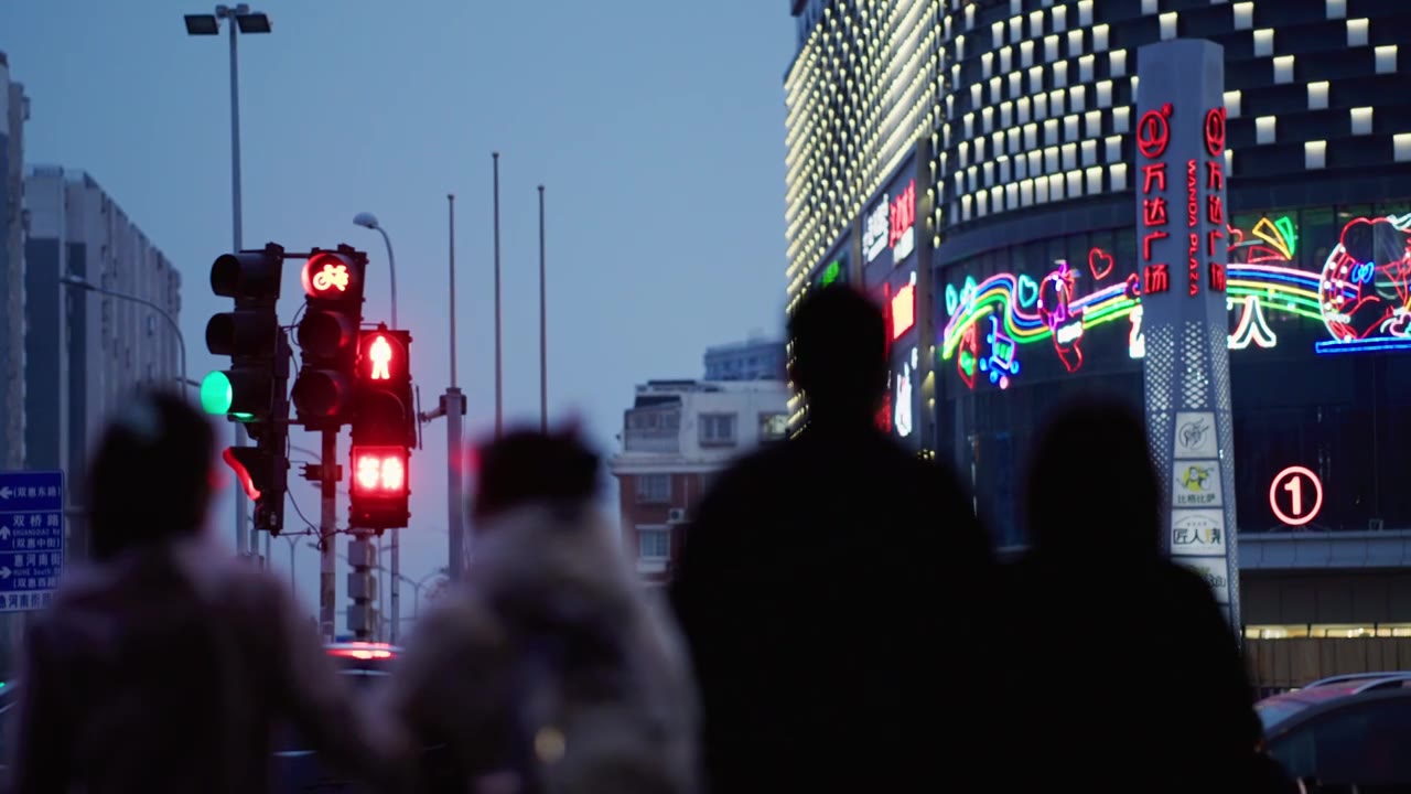 城市夜景下班路上视频下载