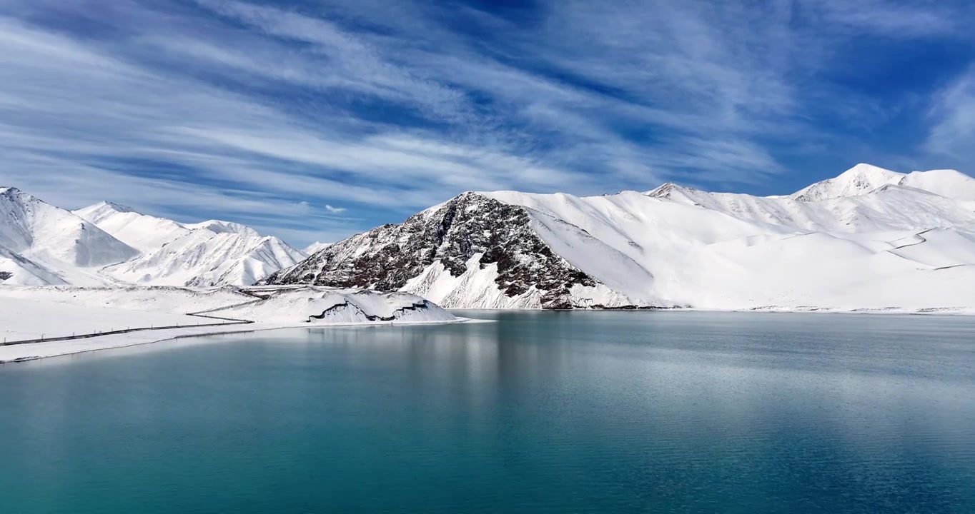 新疆帕米尔高原昆仑雪山白沙湖航拍视频素材