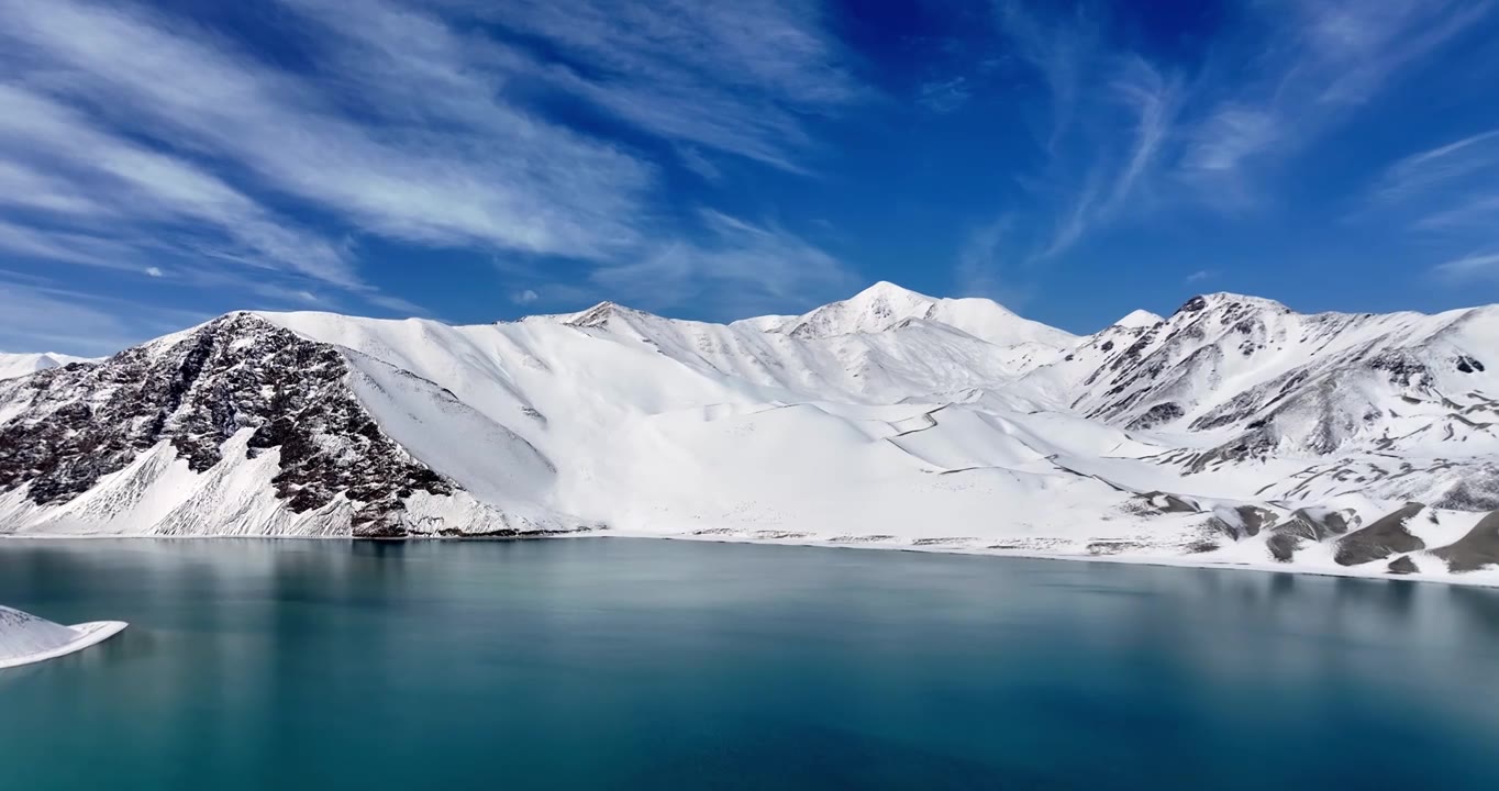 新疆帕米尔高原昆仑雪山白沙湖航拍视频素材