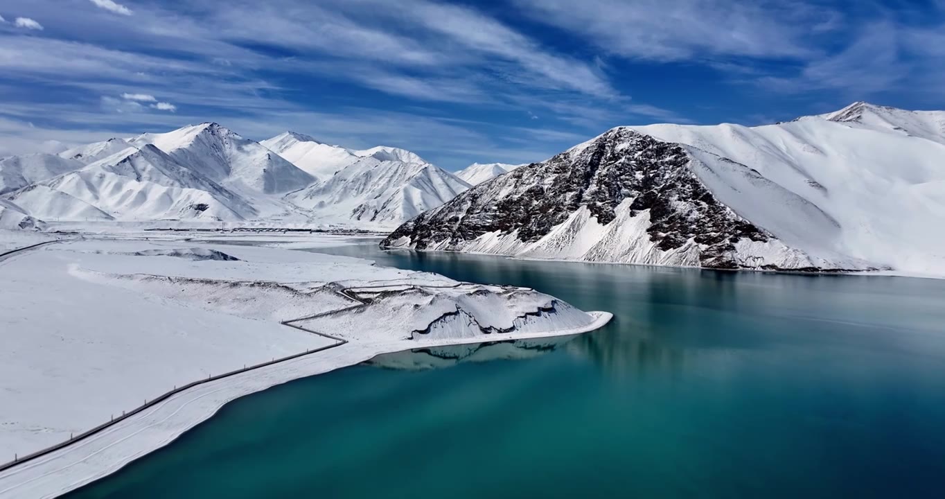 新疆帕米尔高原昆仑雪山白沙湖航拍视频素材