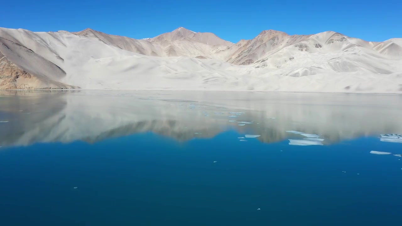 新疆帕米尔高原白沙湖风光视频素材