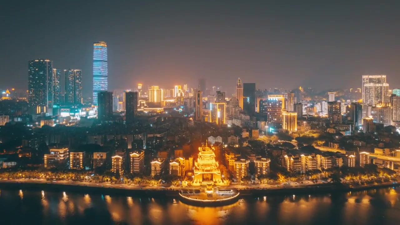 广西柳州西来寺与市中心夜景航拍延时视频素材