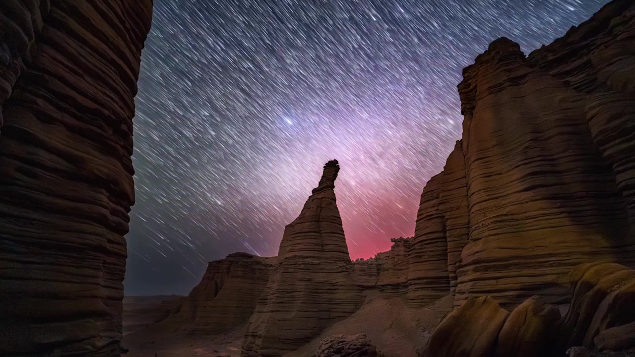 戈壁雅丹的星空星轨延时视频素材