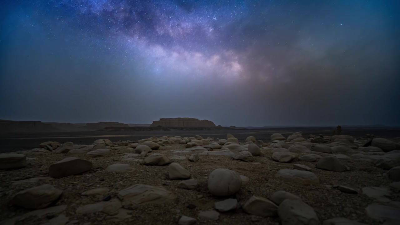 戈壁雅丹的银河星空延时视频素材