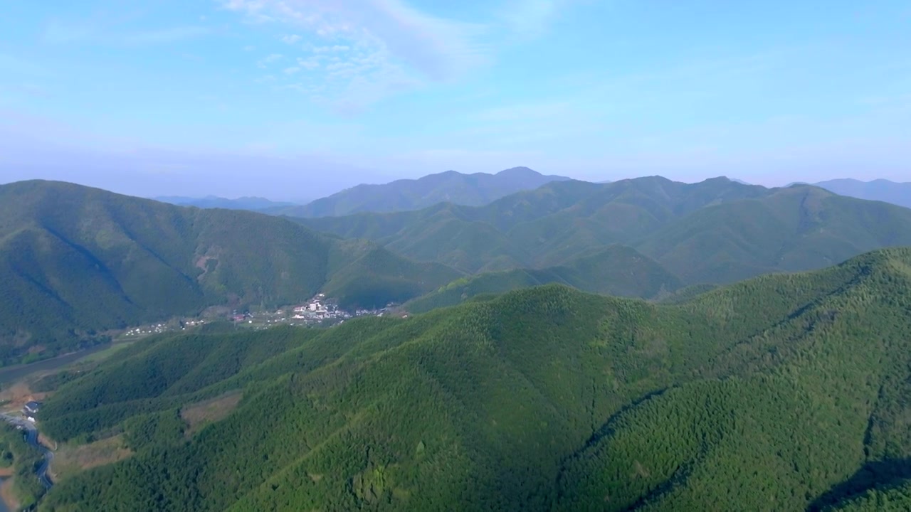 航拍唯美大山空镜头视频素材