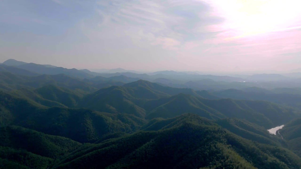 航拍唯美大山空镜头视频素材