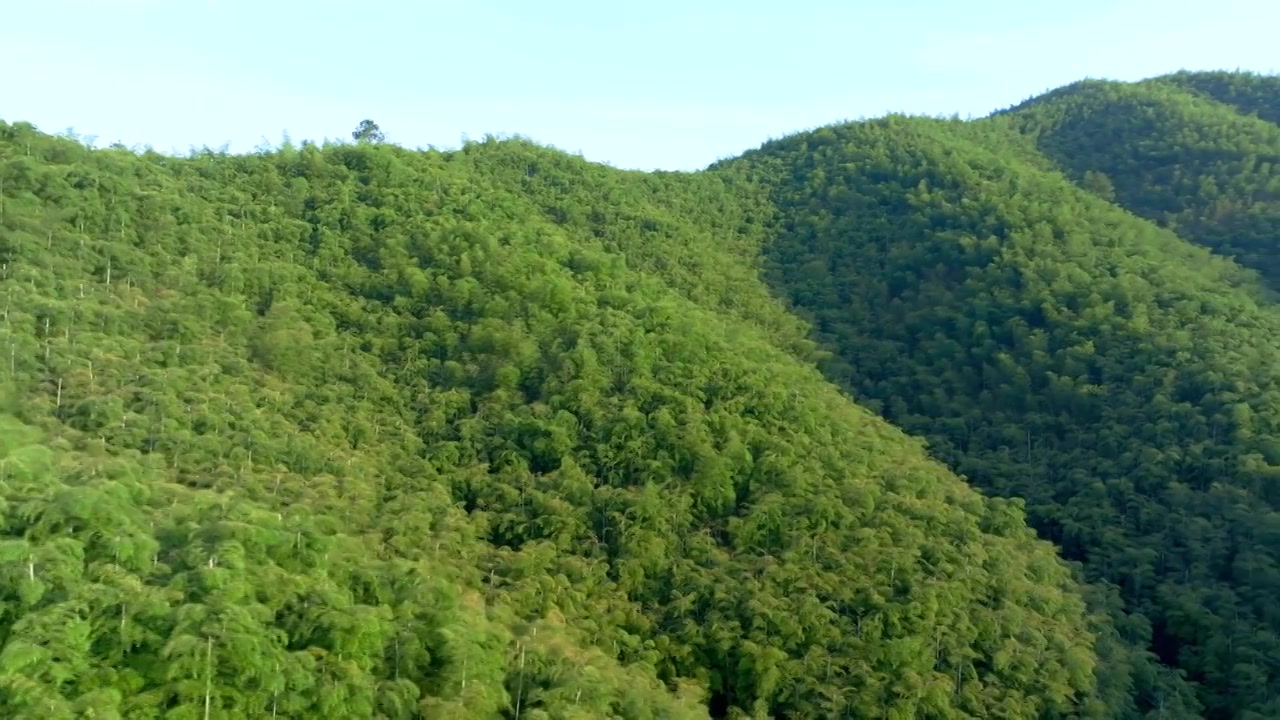 航拍唯美大山空镜头视频素材