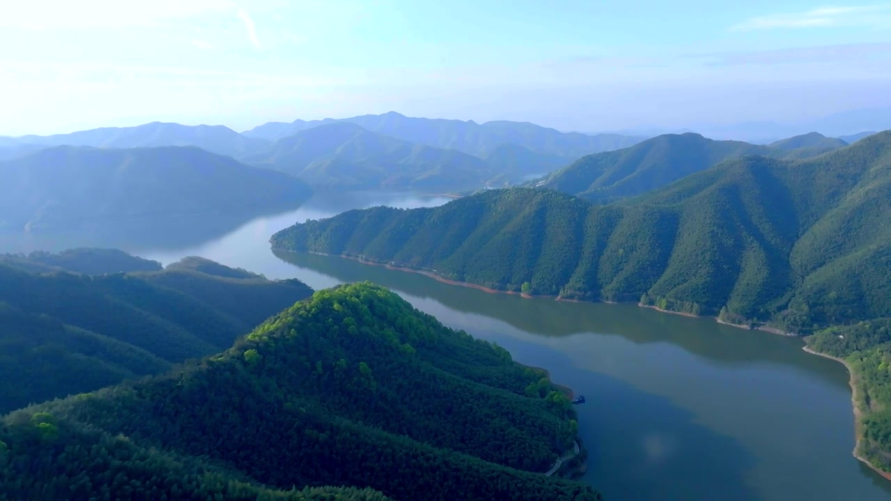 航拍山区水库青山绿水视频素材