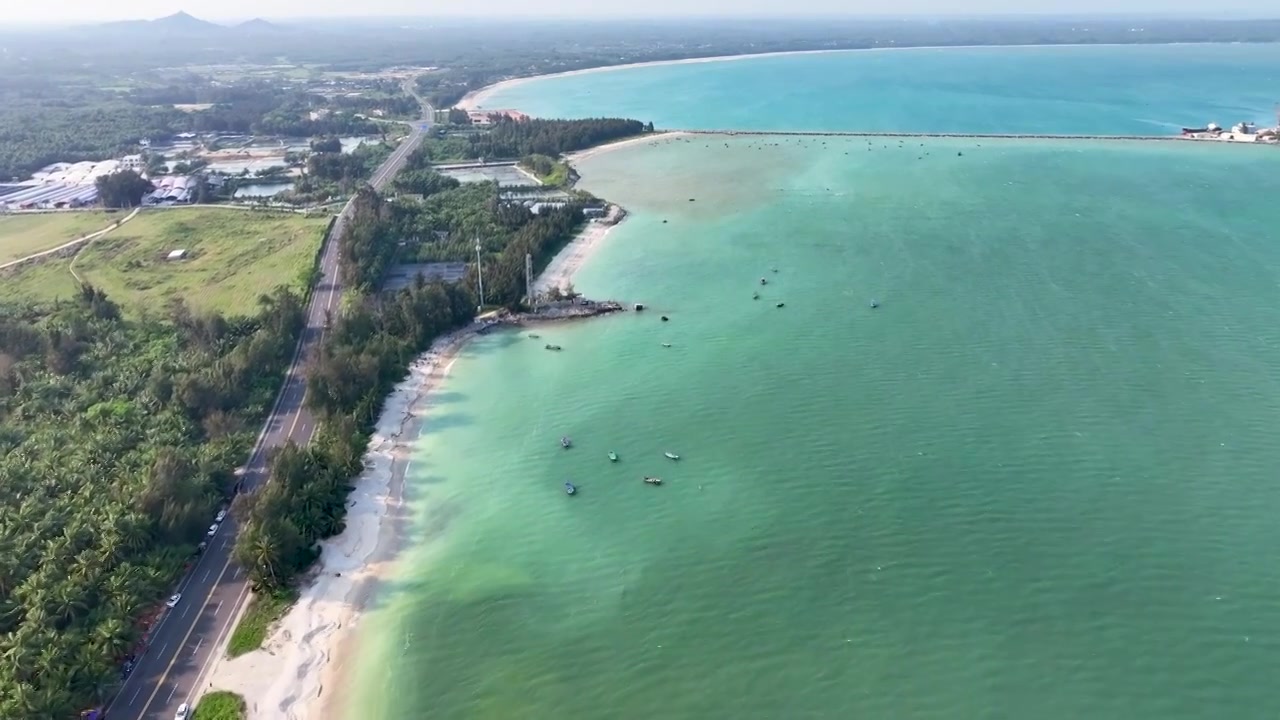 4K航拍视频-海南的环海旅游公路视频素材