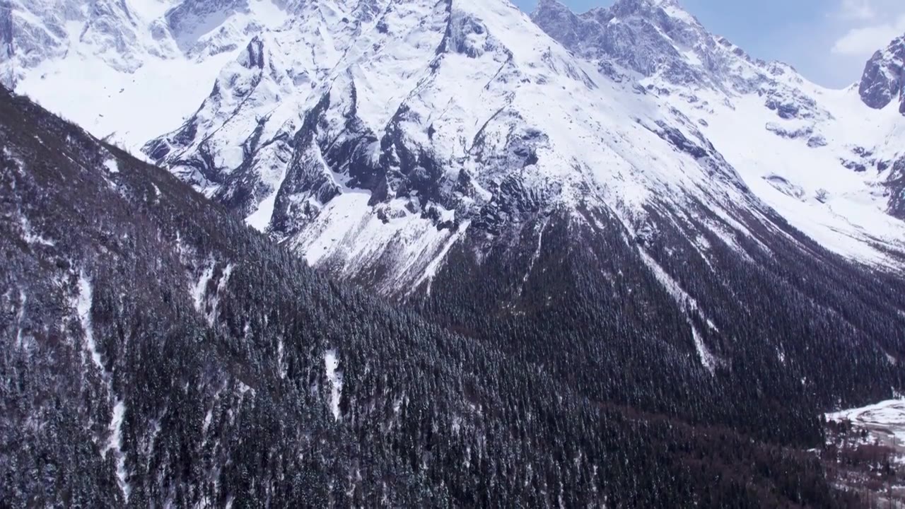 四川省阿坝藏族羌族自治州理县毕棚沟风景区航拍视频素材