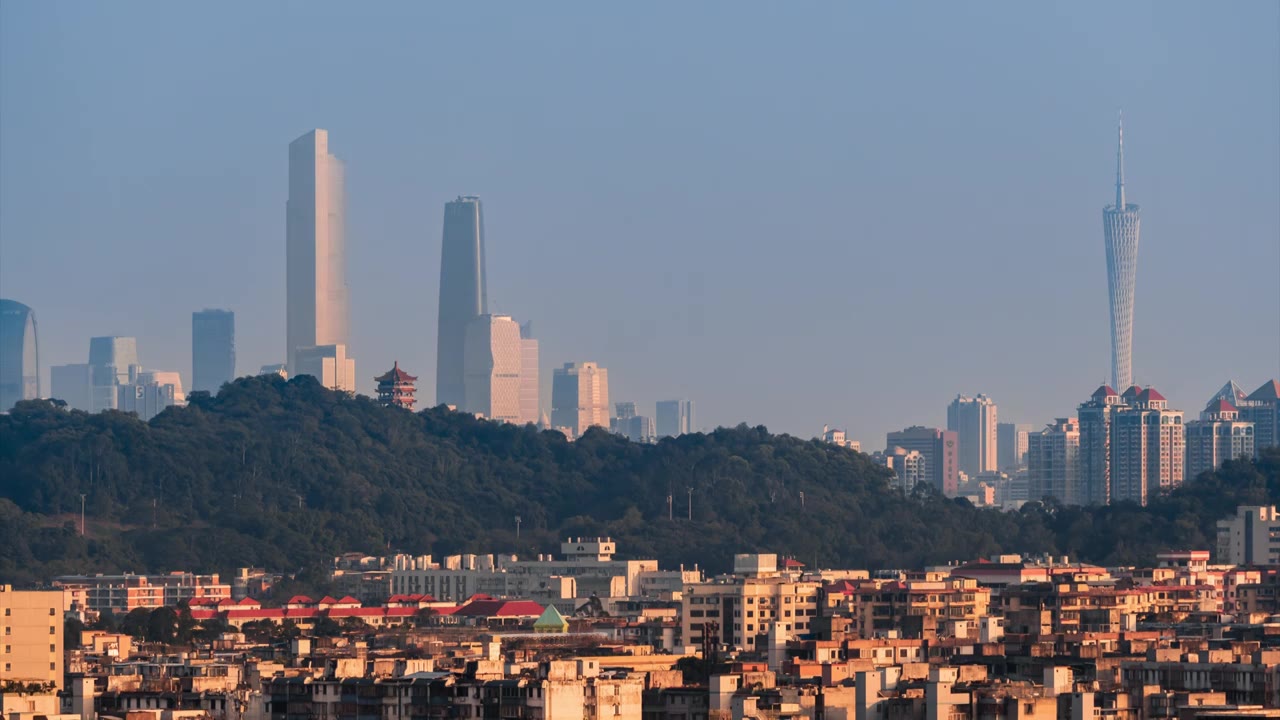 广州地标建筑与鸿鹄楼的日转夜延时视频素材