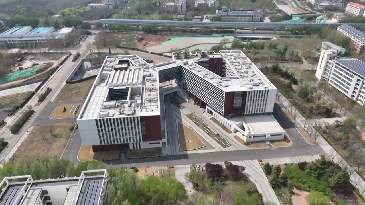 中国齐鲁工业大学长清校区国重楼航拍视频素材