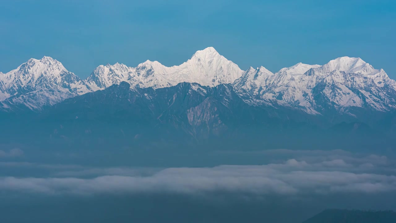 四川蜀山之王贡嘎雪山延时摄影视频素材