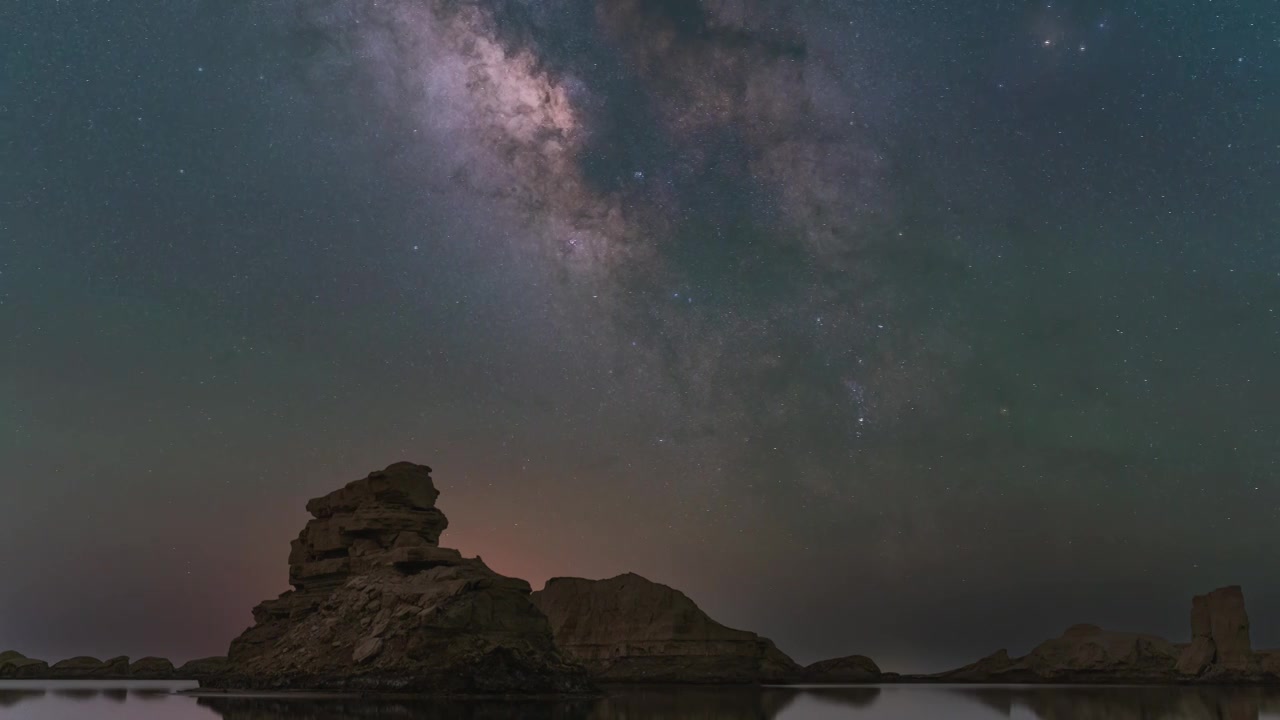 8K青海水上雅丹星空视频素材