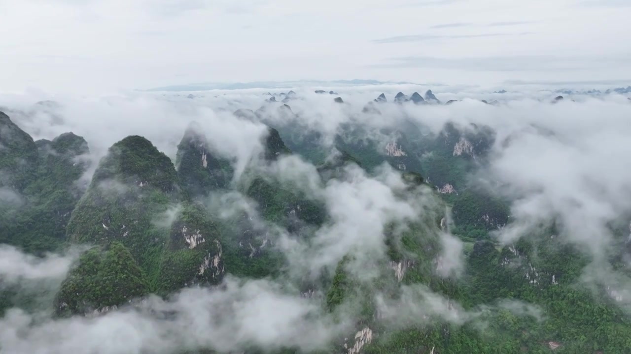 航拍阳朔遇龙河云海自然风光视频素材