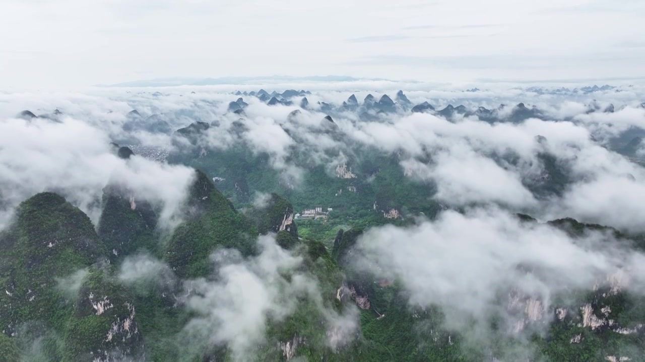 航拍阳朔遇龙河云海自然风光视频素材