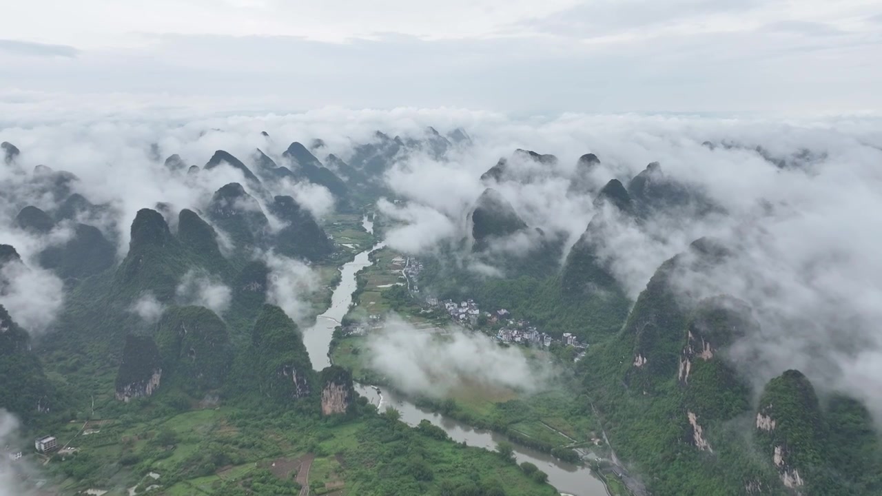 航拍阳朔遇龙河云海自然风光视频素材