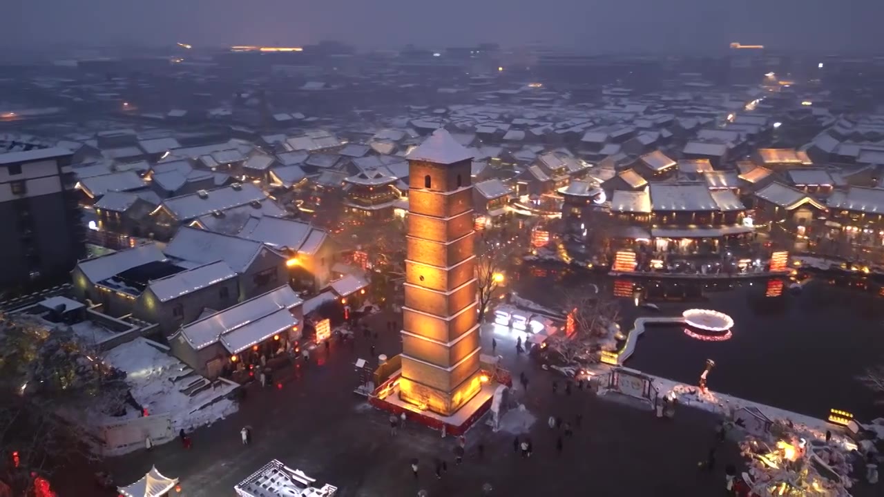 冬天下雪后的洛邑古城文峰塔航拍视频素材